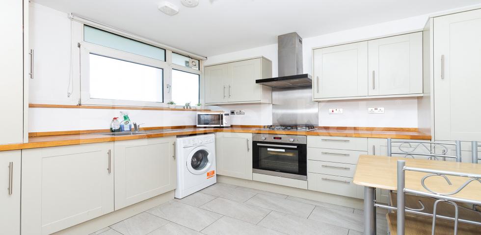Modern split level 3 / 4 bed within easy access to Camden  Rowstock Gardens, Camden